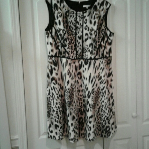 Dress - Picture 2 of 3